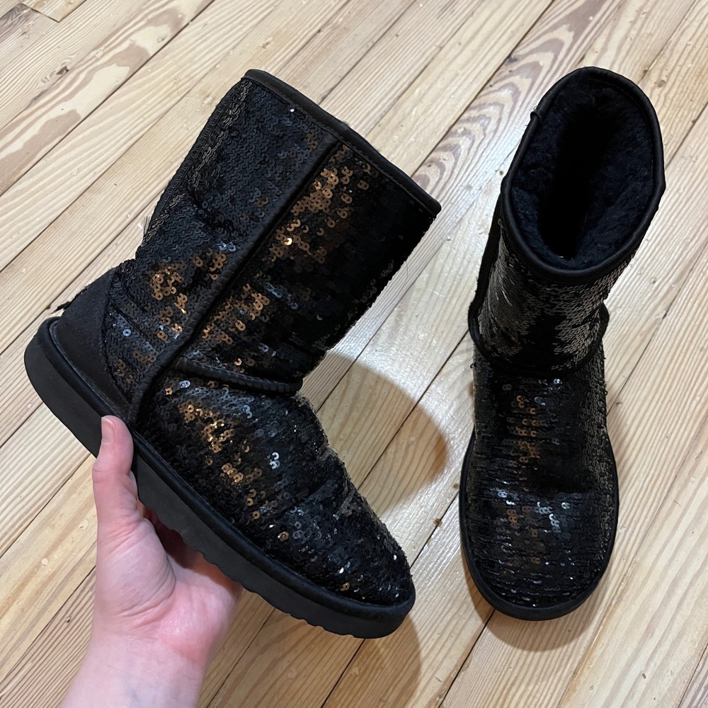 UGG Classic Short Sparkle Boots Womens 7 Black Sequin Sheepskin Mid Calf 3161